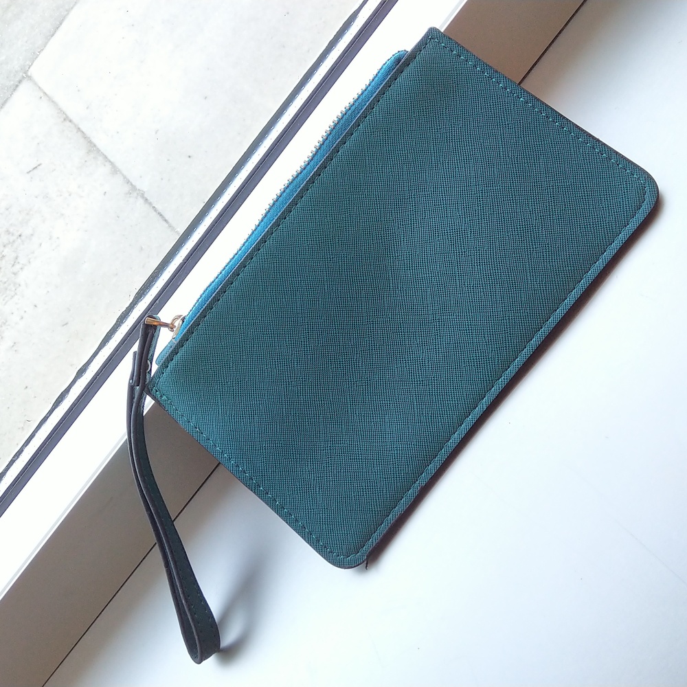 Kate Spade zip up clutch style wallet purse. - Picture 4 of 7